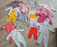 Babykleidung 68 Mädchen Paket Set Hosen Schlafanzug Pullover Nordrhein-Westfalen - Bergheim Vorschau