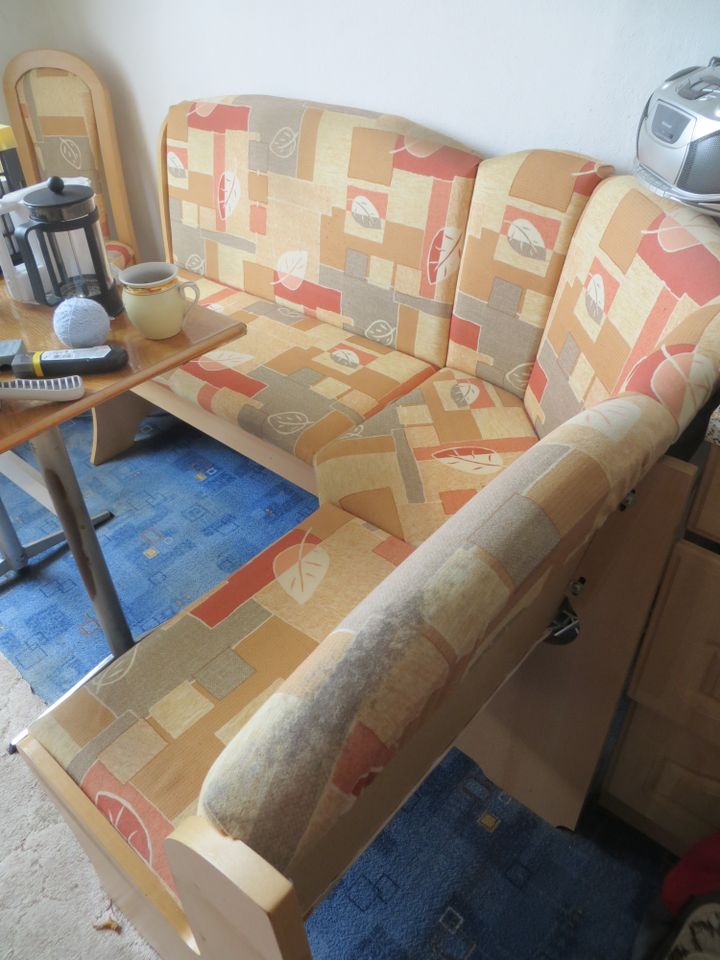 Eck-Sofa mit passenden Stühlen, Sitzecke in Crimmitschau