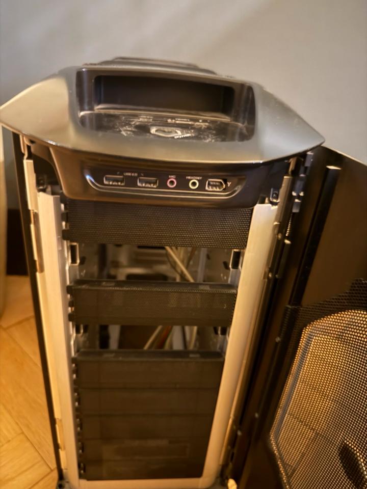 Pc Tower Gehäuse CMStacker Coolermaster schwarz mit Lüfter in Frankfurt am Main