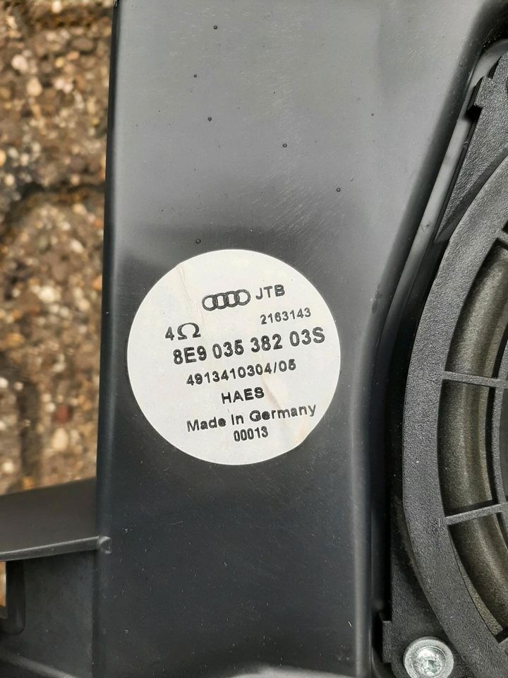 Audi A4 B6 B7 8E Avant Kombi Verstärker Bass mit Steuergerät in Herten