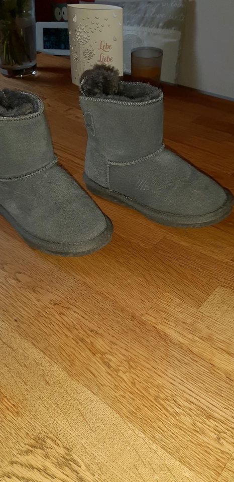 Sehr warme,schöne Winterstiefel gr.30 in Bockenem