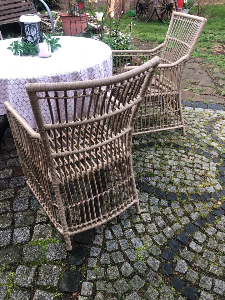 4 Outdoor Gartensessel Ratten mit Sitzkiss neu mit Tisch in Georgenthal