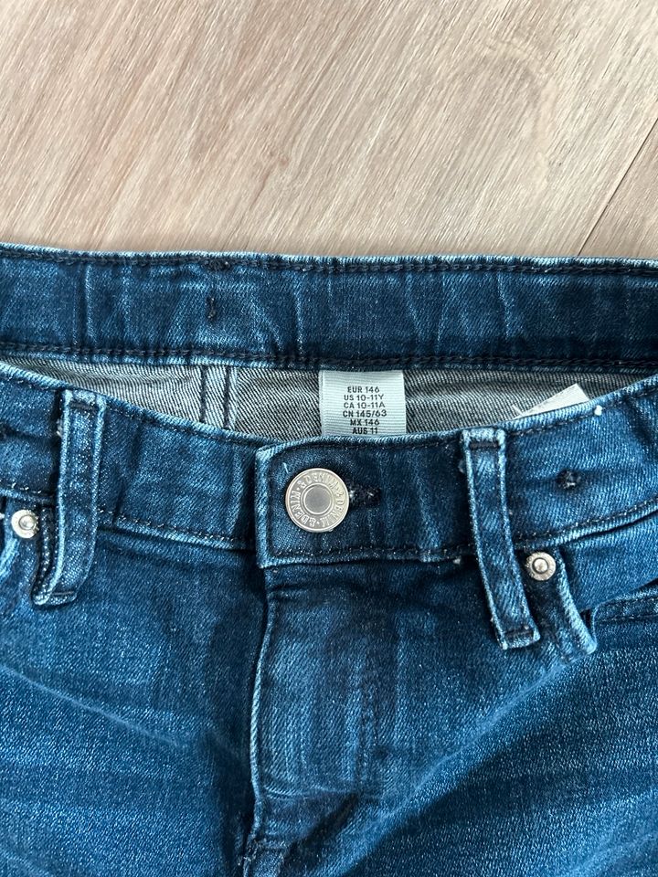 Jeans H&M Größe 146 in Apen