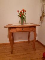 Wunderschöner kleiner weichholztisch Tisch Antiquität Koblenz - Urbar Vorschau