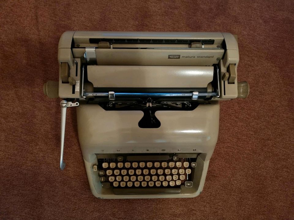Triumph Schreibmaschine Matura Standard retro antik in Berlin