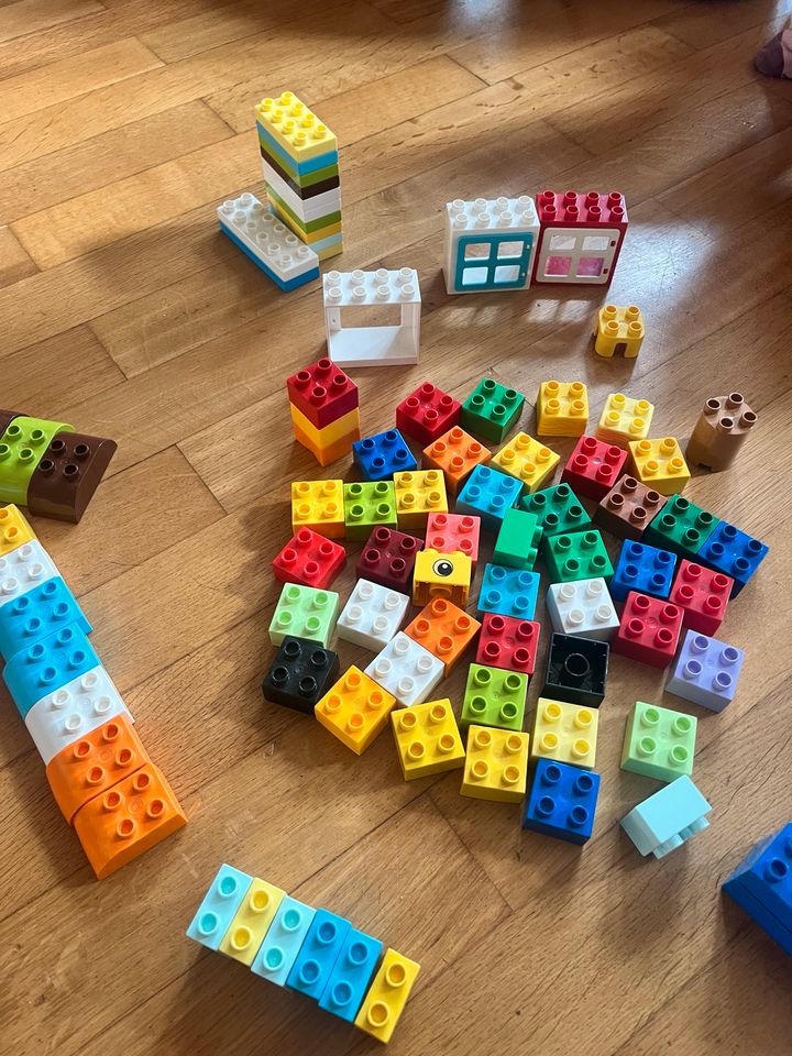 Lego Duplo Konvolut, Fahrzeuge, Figuren in Horneburg
