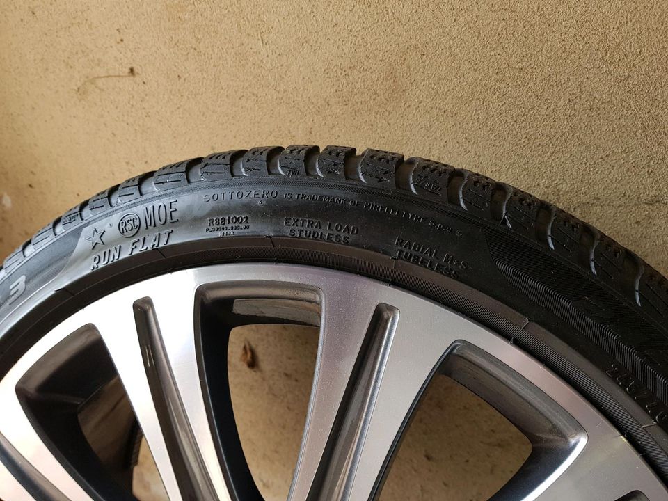 19 Zoll Pirelli Winterreifen & Felgen DB E Klasse in Weißenfels