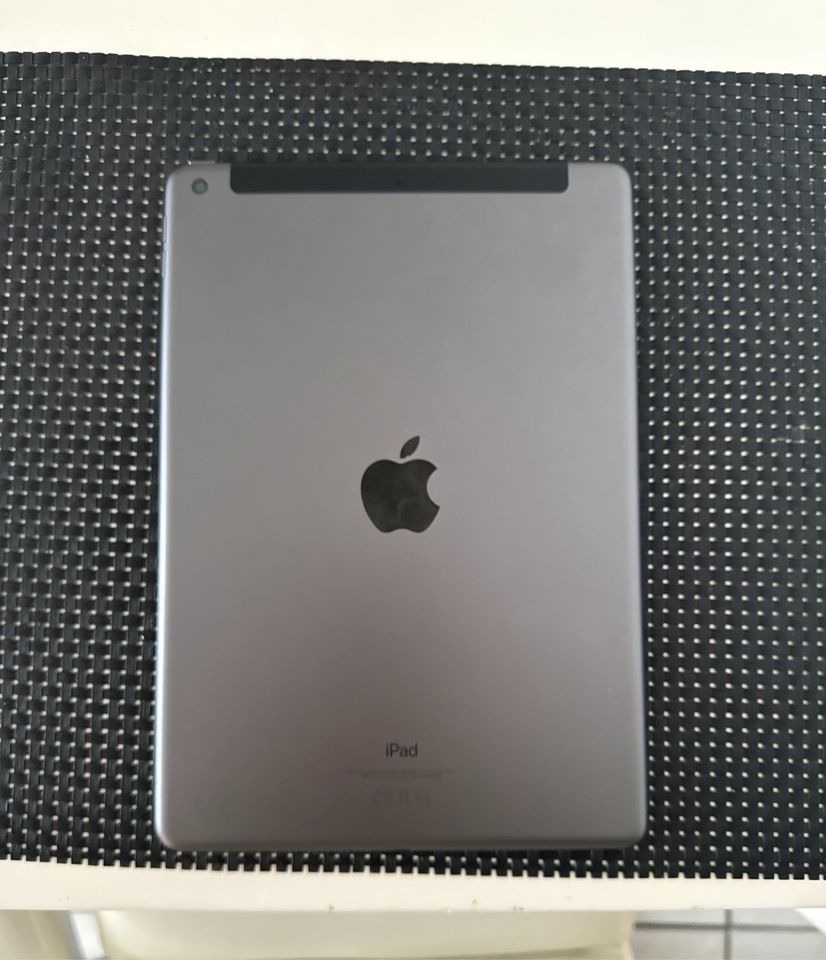 Apple IPad Wi-Fi 9 Generation, 64GB, Space Grau in Lahr (Schwarzwald)