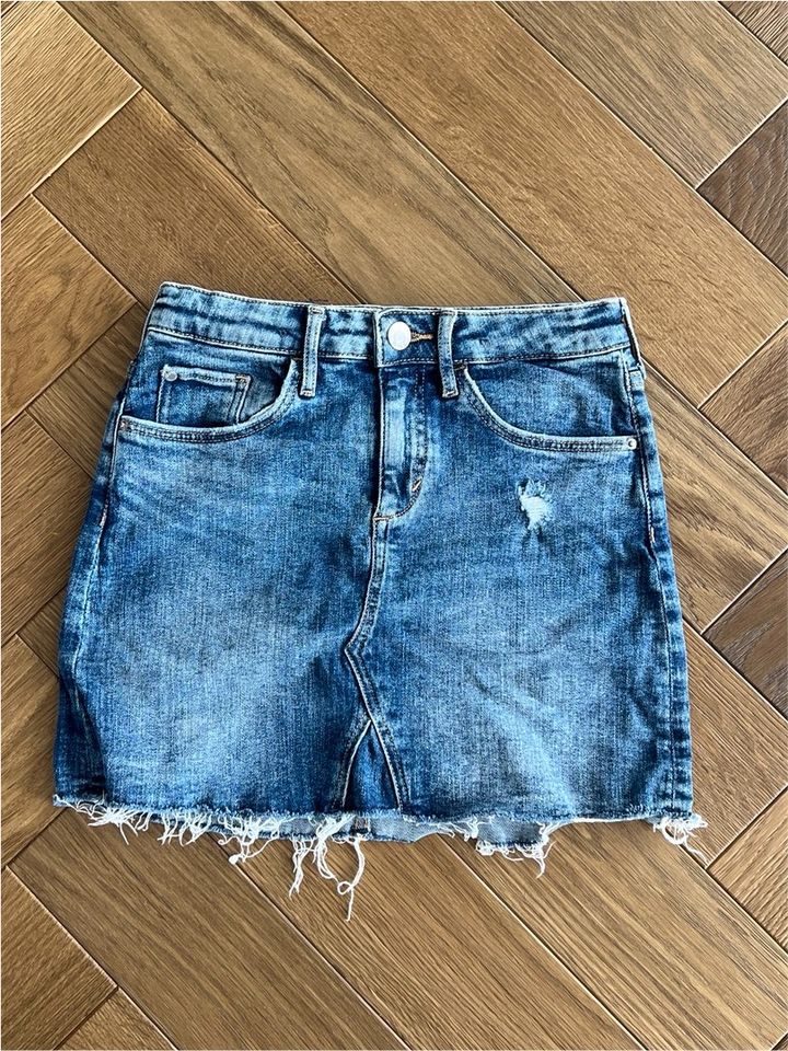 Jeansrock, H&M, Gr. 134 in Ergolding