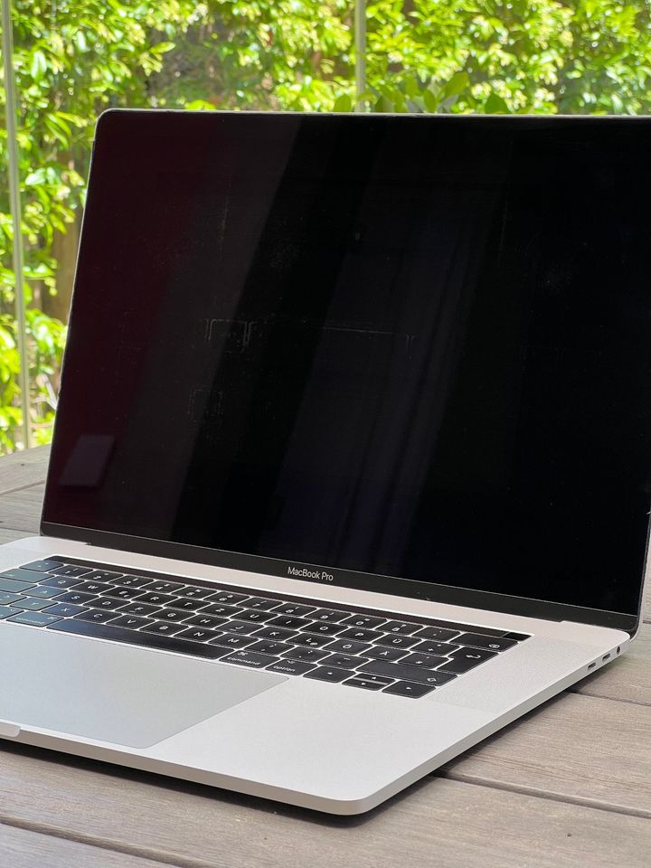 MacBook pro 15“ Retina A1707 TouchBar 2016 i-7 2,6GHZ 16GB 512GB in Velen