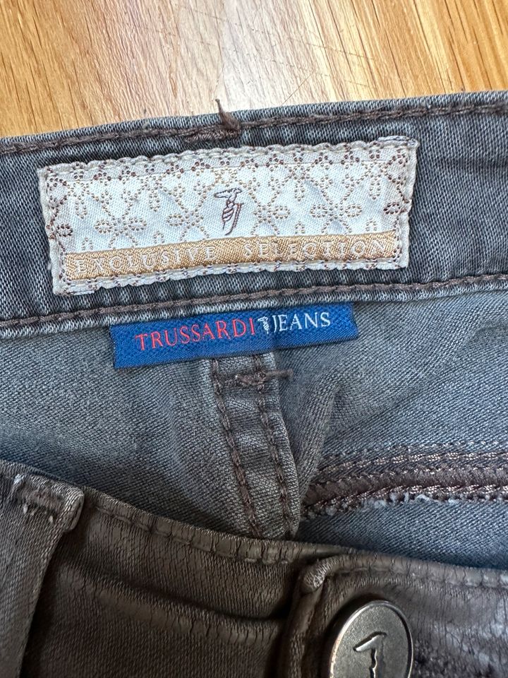 Trussardi Damen Jeans braun 36 in Bad Homburg