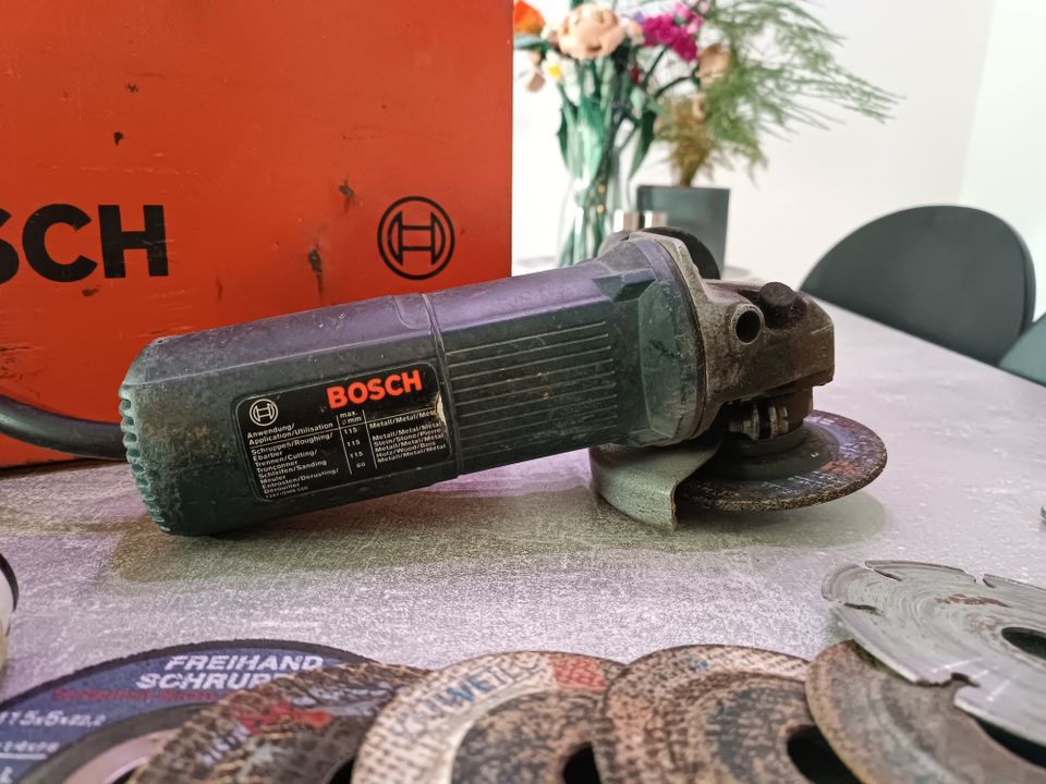 BOSCH Flex mit Vintage Koffer und Blättern in Neu Weitendorf