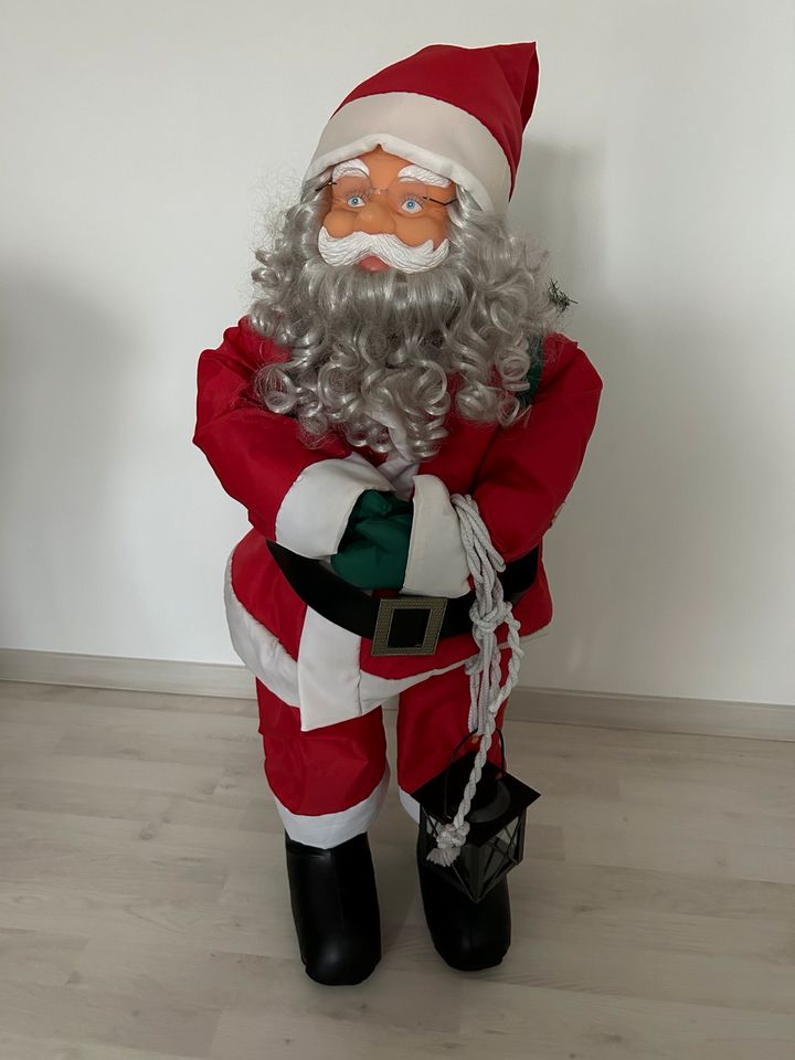 Weihnachtsmann 95cm groß mit Laterne wie Neu in Duisburg