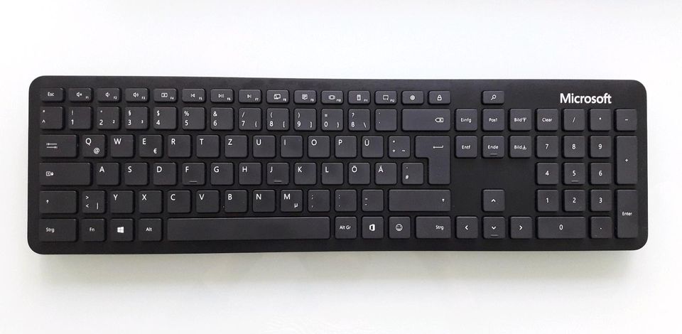 Microsoft Bluetooth Tastatur 1898 Keyboard deutsches Layout in Hattersheim am Main