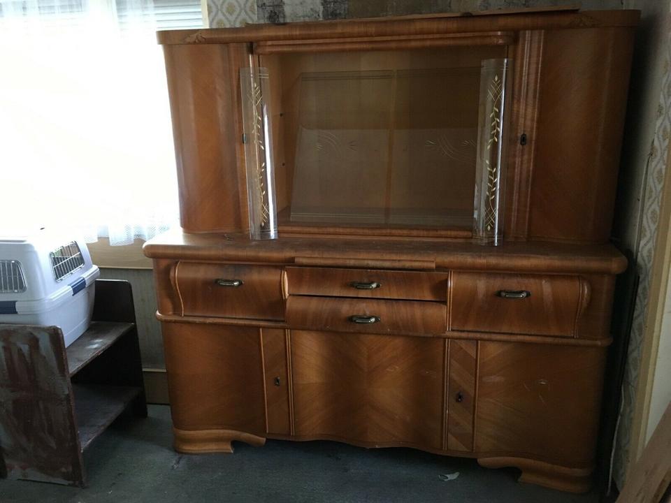 Holzbuffet mit Vitrine, Schubladen dunkles Holz alt Antiquität in Hausen Oberfr.