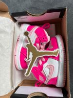 Air Jordan / Weiß Rosa Pink Baden-Württemberg - Burgstetten Vorschau