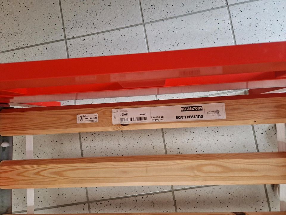 Rotes Ikea Bett 70/160 in Ravensburg