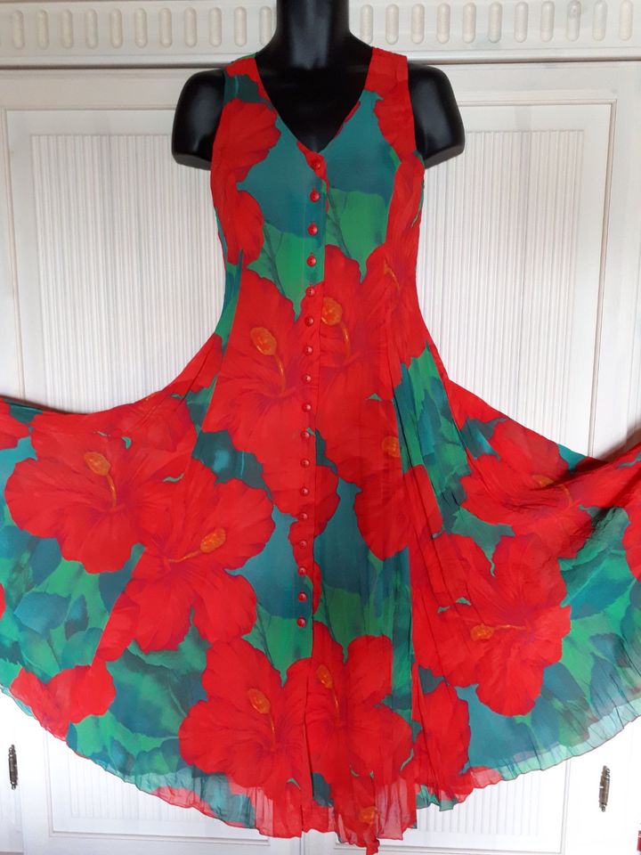 Vintage weitschwingendes Sommerkleid mit raffinierten Ausschnitte in Stephanskirchen