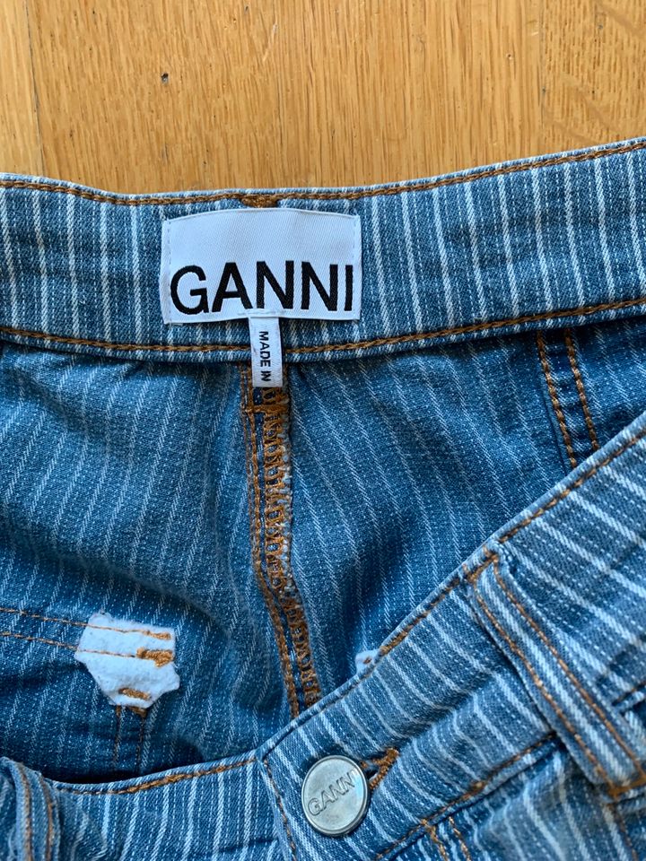 Ganni Light Stripe Denim Cargo Gr. 27 in Berlin