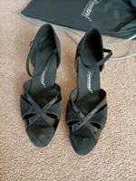Damen Diamant Tanzschuhe 8 Größe 42 schwarz kleiner Absatz top Niedersachsen - Garbsen Vorschau