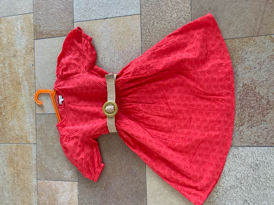 Rotes Kleid für Mädchen Größe 134 in Steinfurt