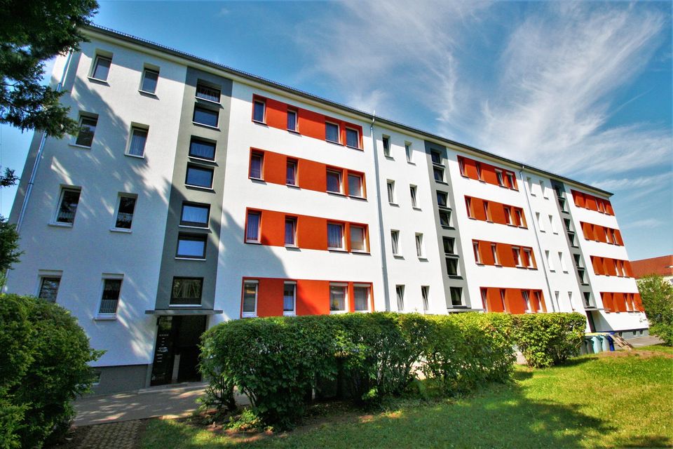 SINGLE-Wohnung in Siedlungslage mit sonnigem Balkon!! in Hohenstein-Ernstthal