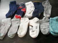 11 Paar Socken, Gr. 74/80 und 19/22 Niedersachsen - Wunstorf Vorschau