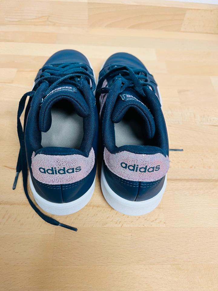 Adidas Grand Court K blau rosa Glitzer 36 in Niedersachsen Rudershausen kleinanzeigen