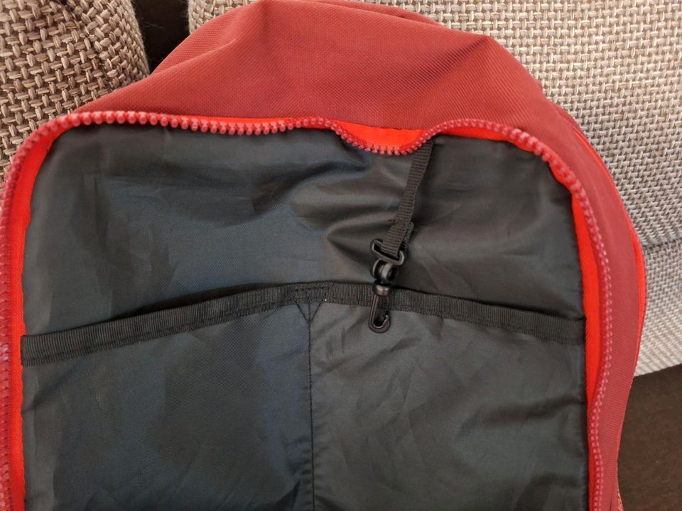 Rucksack Erima Rot - fast neu in Oberbergkirchen