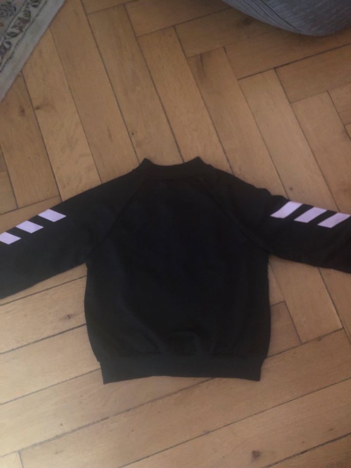 Adidas Jacke Gr. 128 Schwarz mit rosa abgesetzt top in Berlin