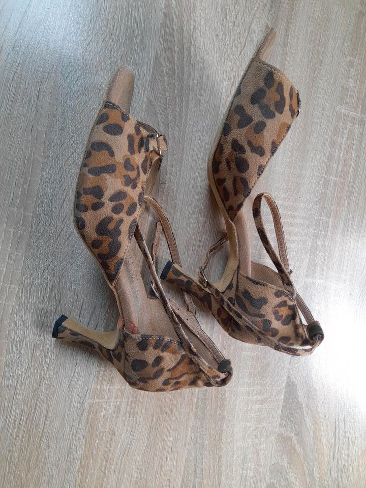 Emily Dance Schuhe Pumps high heels Gr 40 leo in Steinen