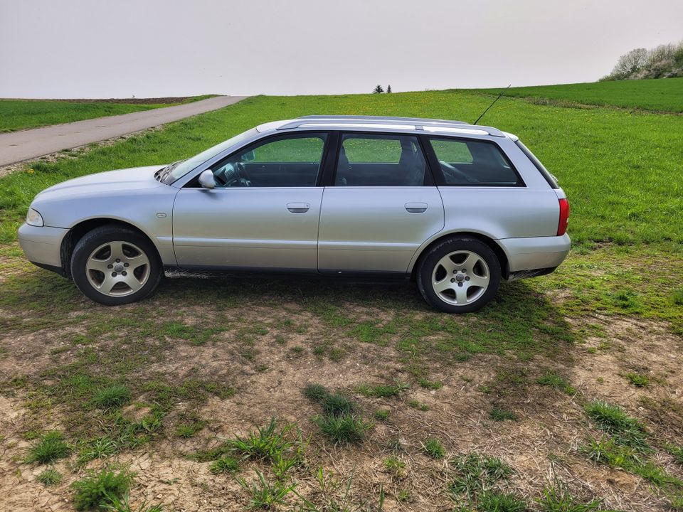 Audi A4 Avant B5 1,6 Benzin in Donauwörth