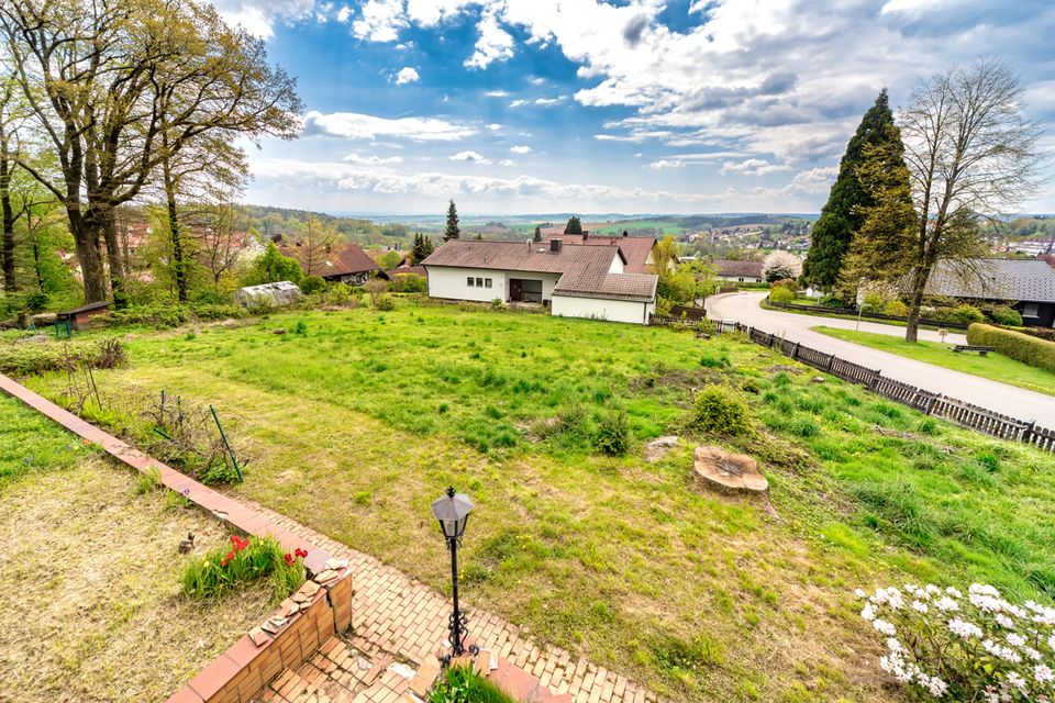 Seltene Gelegenheit. Charmantes Landhaus. Mit Baugrundstück und Bebauungskonzepte. Herrliche Lage. in Bad Griesbach im Rottal