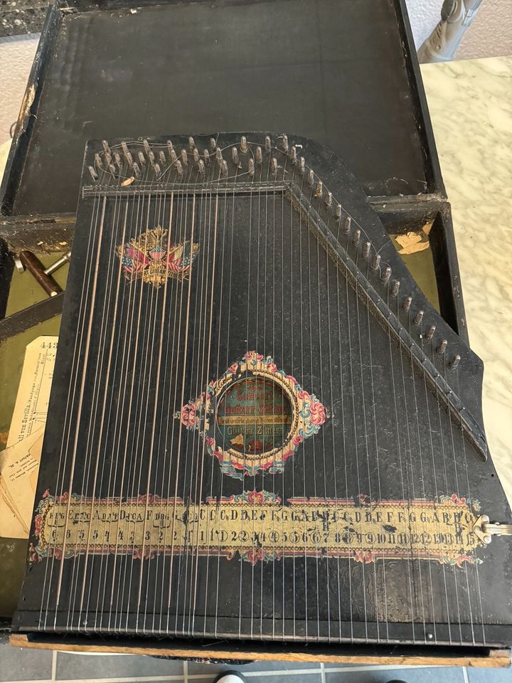 Alte Gitarr- Zither mit Koffer in Rodgau