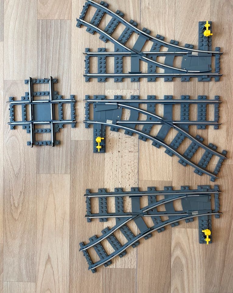 Biete LEGO 9V Eisenbahn Train Weichen & Kreuzungen Rarität in Erfurt