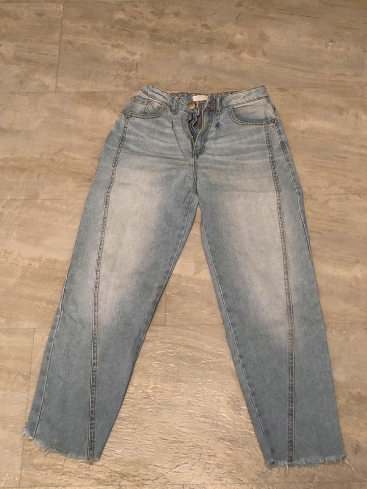 Jeans Gr.140/146 in Ebstorf