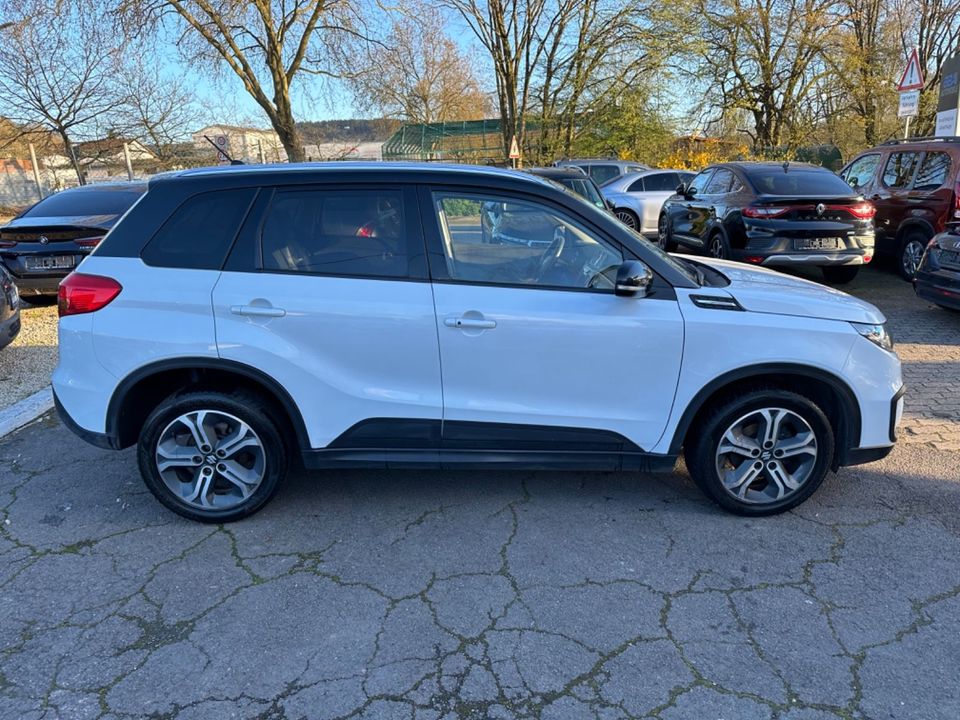 Suzuki Vitara 1.6  Panorama+Alcantara+Bi-Xenon+Navi+EU6 in Merzig