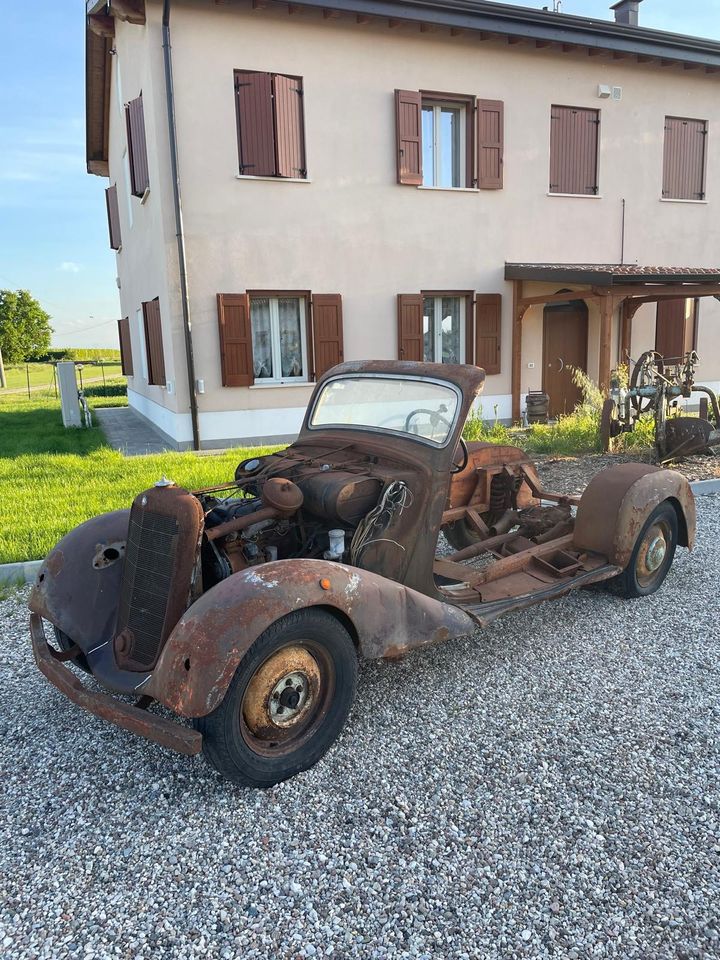 Mercedes benz 170D doodlebug traktor in Hagelstadt