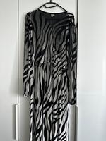 Schönes Kleid in samt von ASOS Hessen - Rosbach (v d Höhe) Vorschau