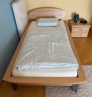 Bett mit Matratze und Lattenrost + Nachttisch Niedersachsen - Osnabrück Vorschau
