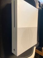 Xbox One S mit einem weißen Controller zu Verkaufen. Niedersachsen - Laatzen Vorschau