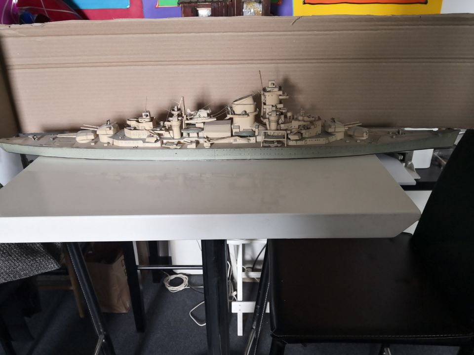 Model Kriegsschiffe aus Karton mit beweglichen Teilen in München