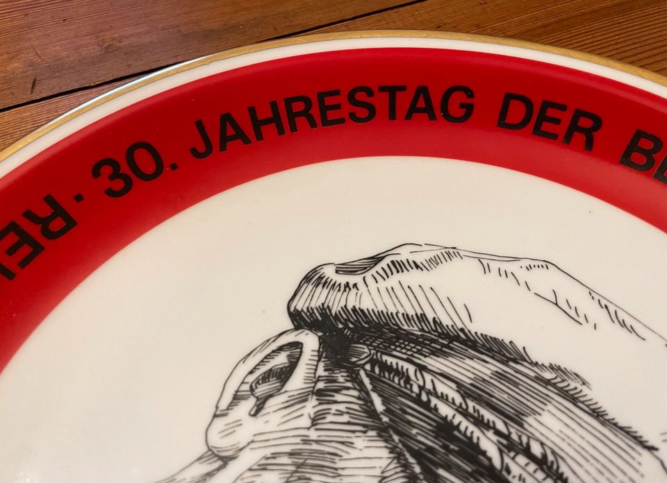 DDR Ernst Thälmann-KARL MARX STADT-Ehrengeschenk Porzellan Teller in Berlin