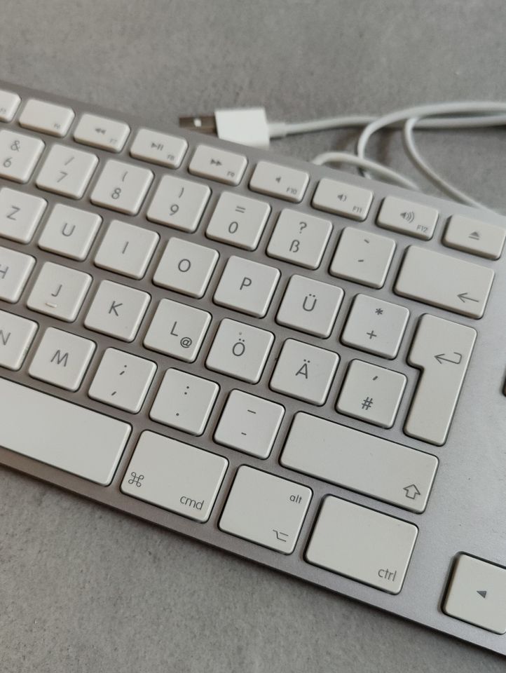 Apple Tastatur A1243 Kabel – funktionierend und in gutem Zustand in Köln