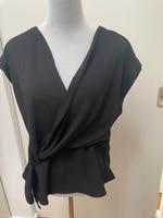 Bluse Top von Zara schwarz Wickeltop  L neu Frankfurt am Main - Kalbach Vorschau