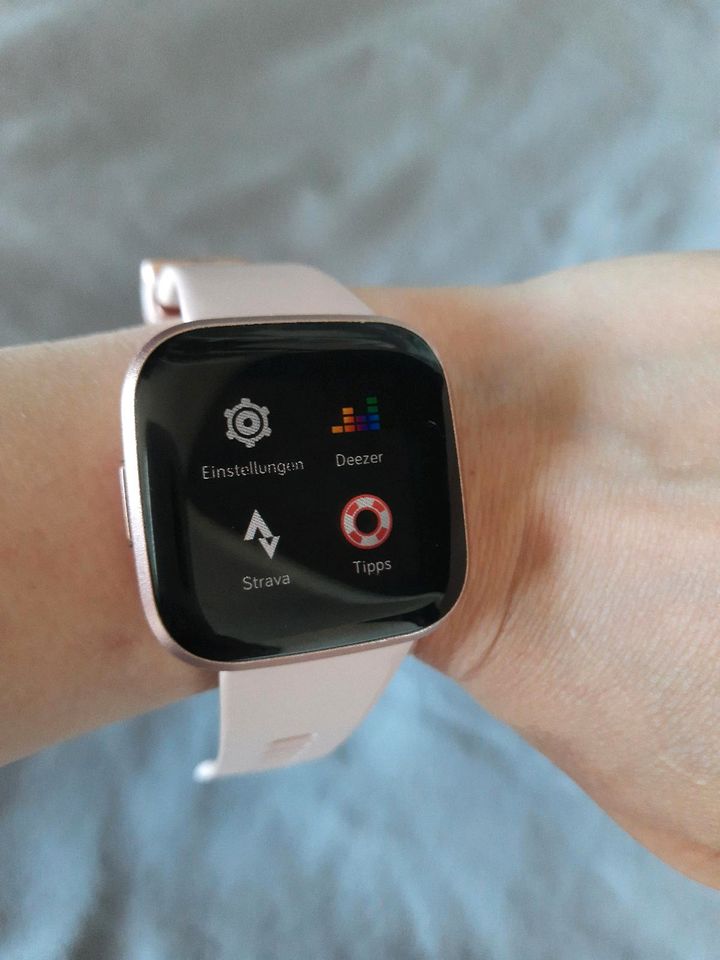 Fitbit Versa 2 rosegold schwarz rosa Smartwatch in Hamburg