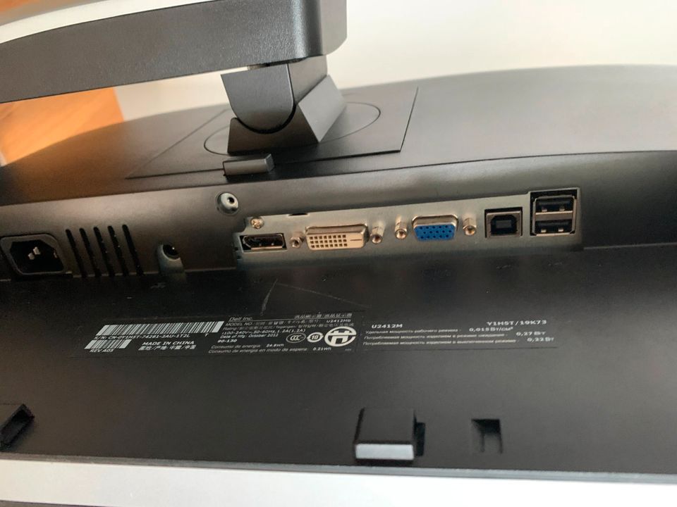 Dell 24" Monitor U2412M mit DVI zu HDMI Kabel in Zeithain