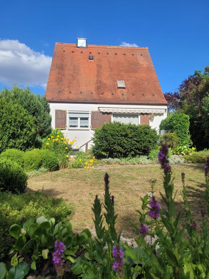 Freistehendes Einfamilienhaus in ruhiger Lage mit großem Garten in Kitzingen