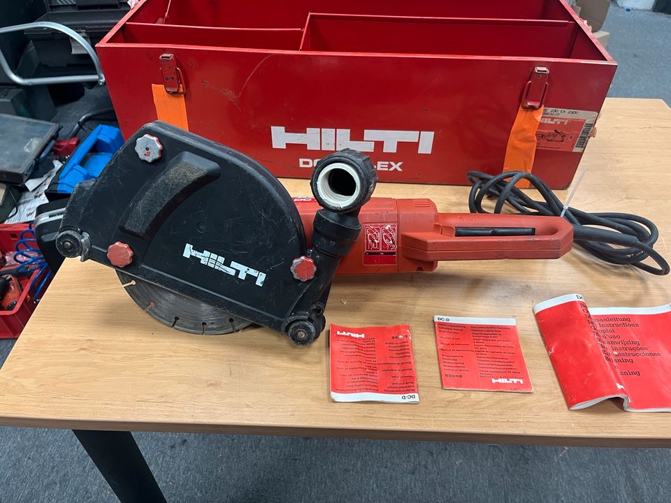 Hilti DC 230 Mauernutfräse mit Abzugshaube+Neue Diamantscheibe in Berlin