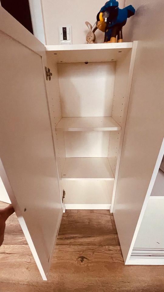 Schrank billy Ikea weiß 107cm hoch 30cm tief in Meerane